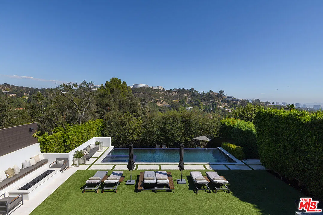 6 bed, 8.0 bath, 7890 sqft, $75,000 — Photo 3