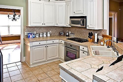 2nd image of 128 Thornwood Dr