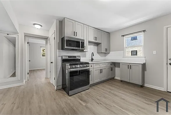 740 E North Broadway St — Photo 10