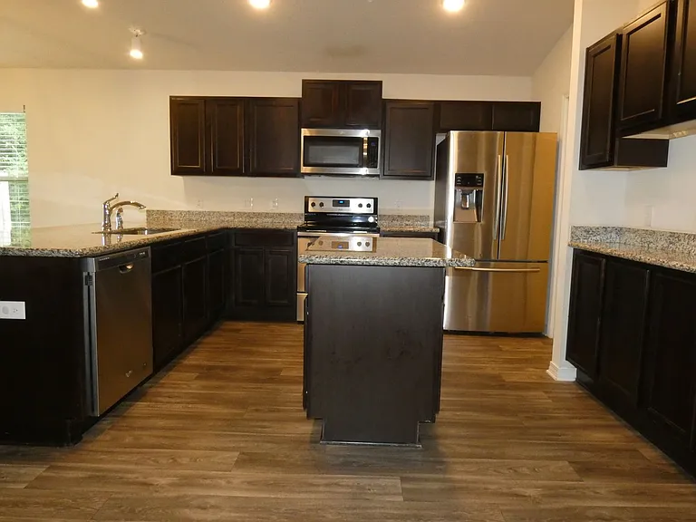 5637 Peach Dr — Photo 5