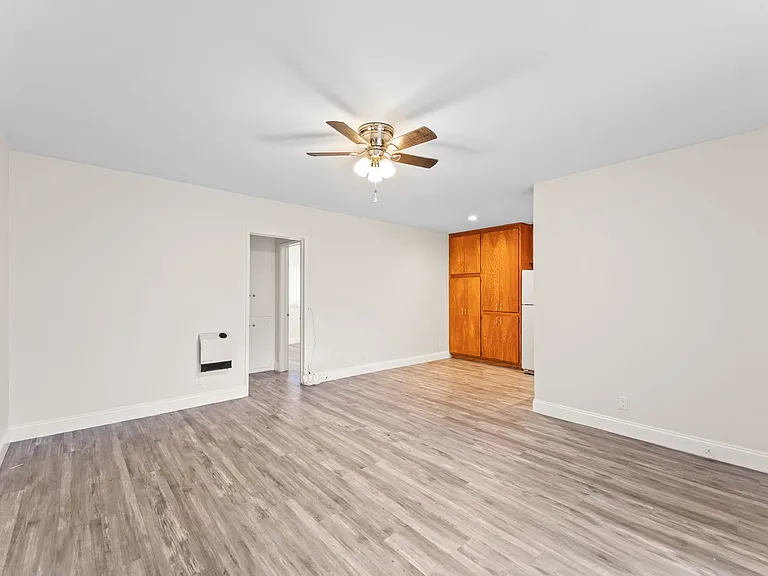 14525 Albers St — Photo 5