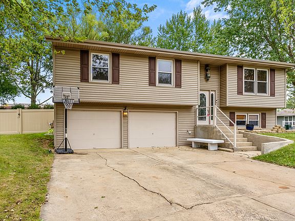 3rd image of 440 Dover Turn