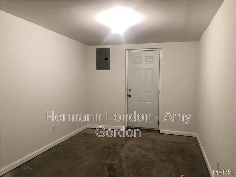 10729 Waycroff Dr — Photo 15