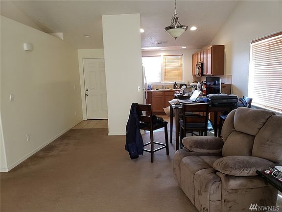 2nd image of 1415 E Crossroads Dr