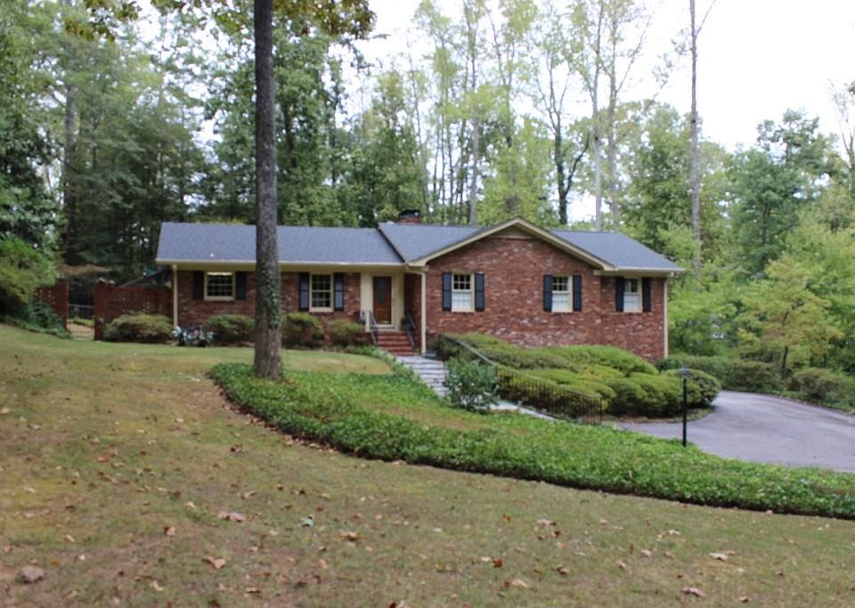 1st image of 674 Wisteria Dr