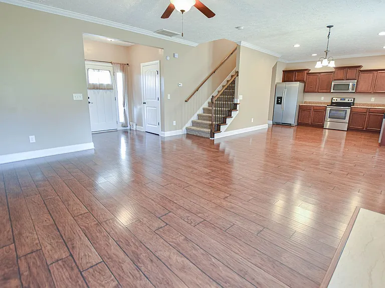 771 Sturdivant Dr — Photo 5