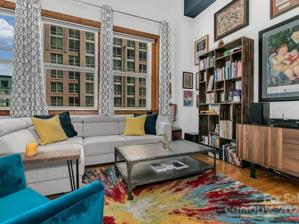 59 College St #402, Asheville, NC 28801