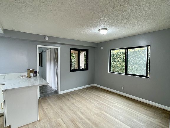 4th image of 827 Glendale Blvd #2