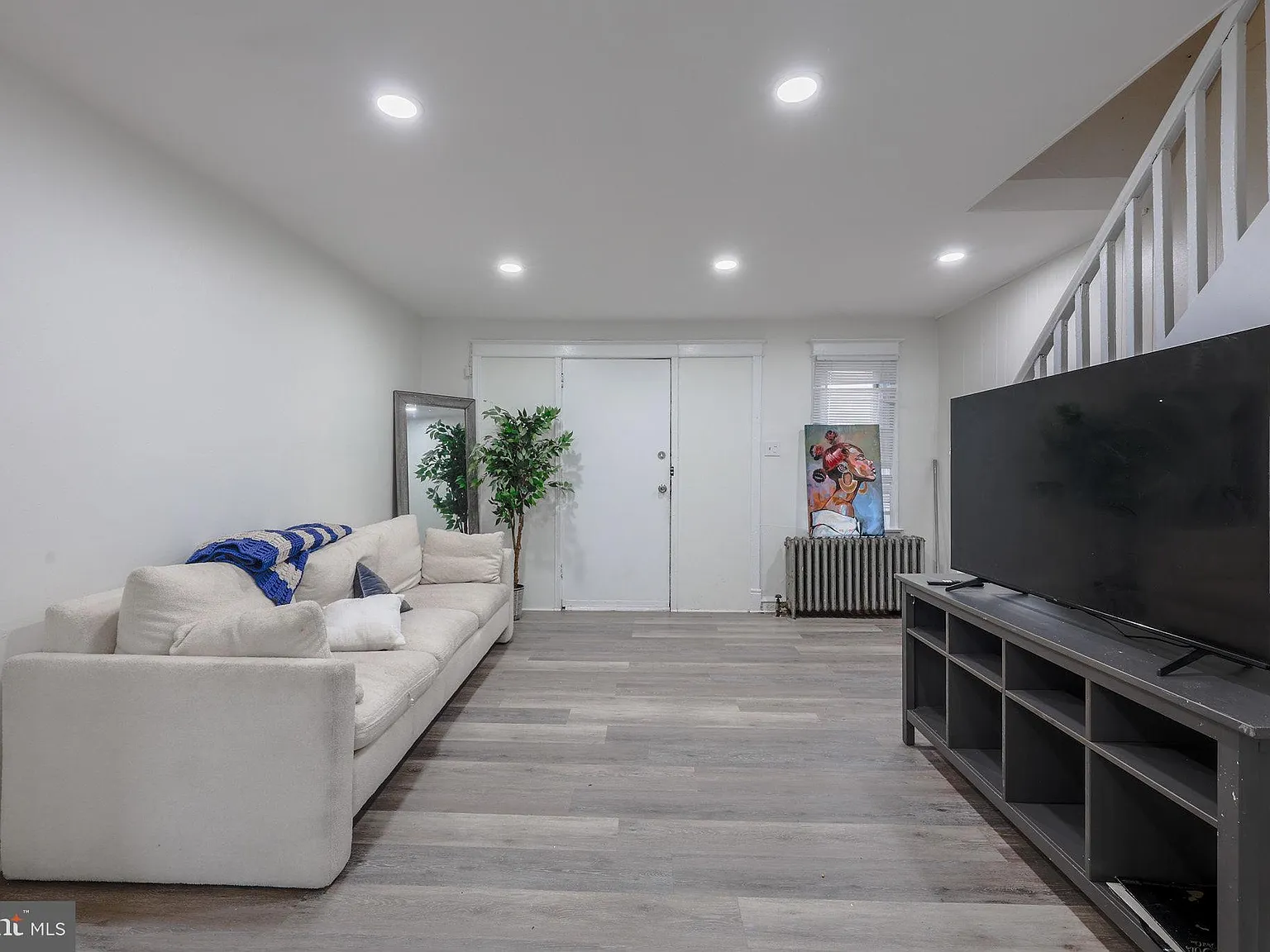 3 bed, 1038 sqft, $1,950 — Photo 3