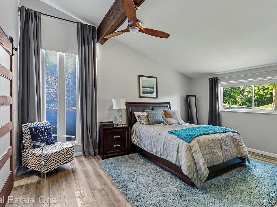 310 Pine Tree Rd, photo 17