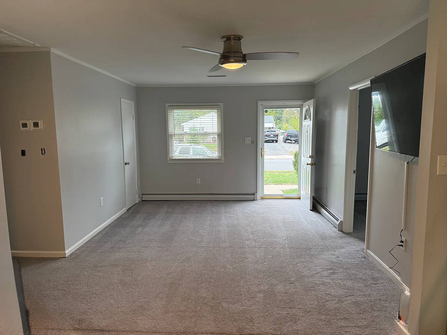 3 bed, 991 sqft, $3,000 — Photo 3