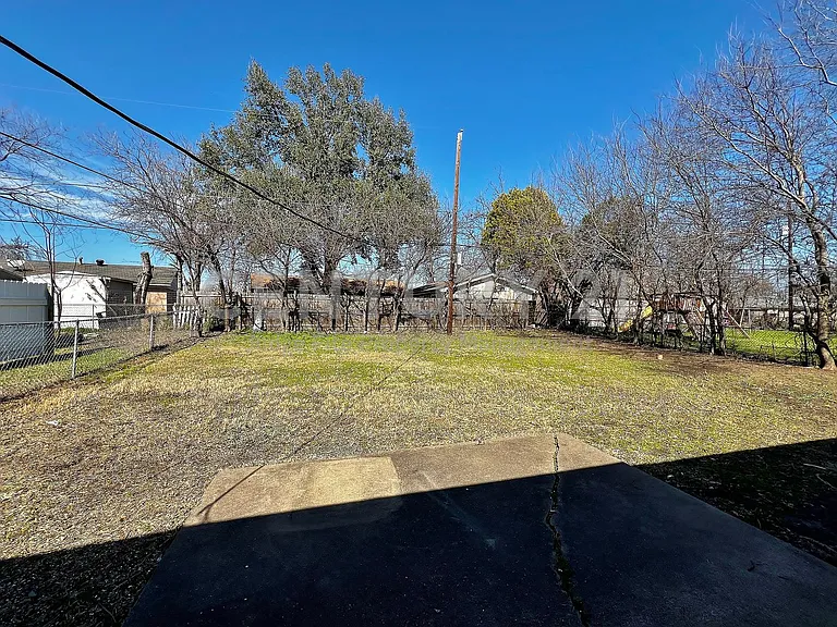 714 Cranbrook Ln — Photo 16