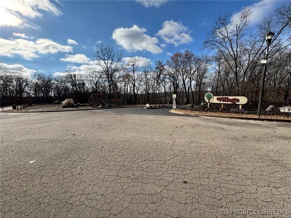 2500 Bay Point Ln #323, Osage Beach, MO 65065