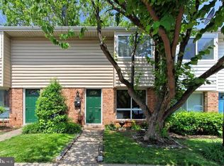 2212 Chamblee Pl, Herndon, VA 20170