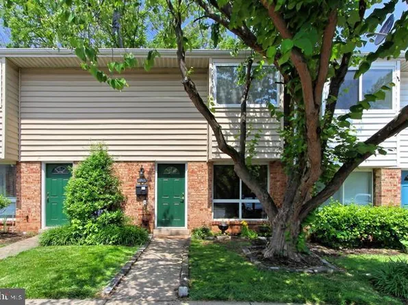 2212 Chamblee Pl, Herndon, VA 20170