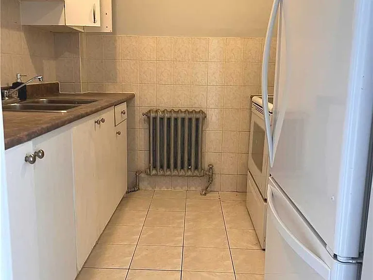 888 Bloor St W #3 — Photo 3