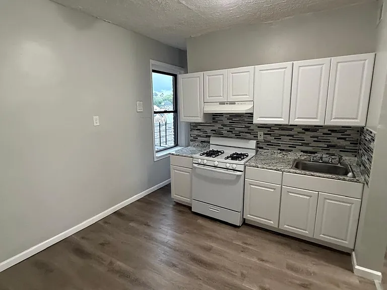 653 Mount Prospect Ave #4C — Photo 4