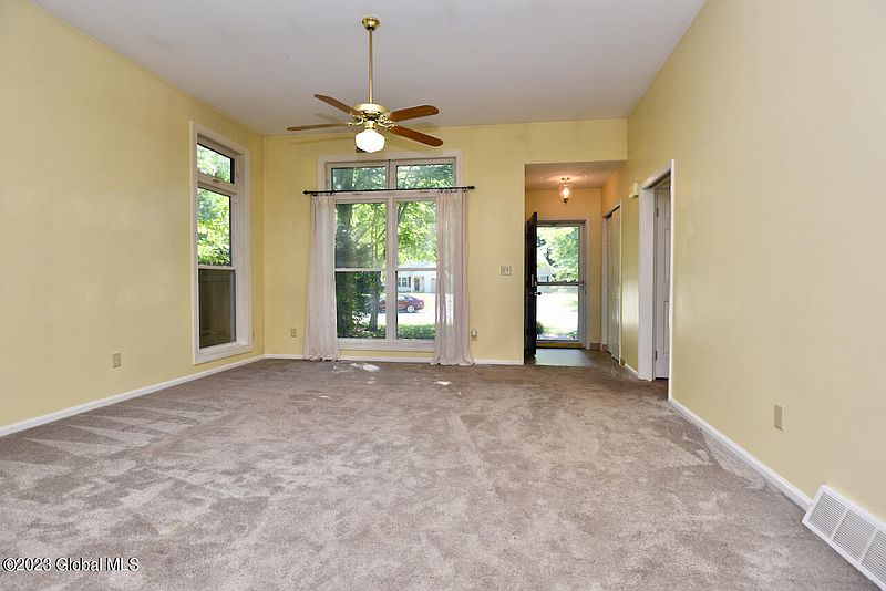5th image of 289 Meadowlark Drive
