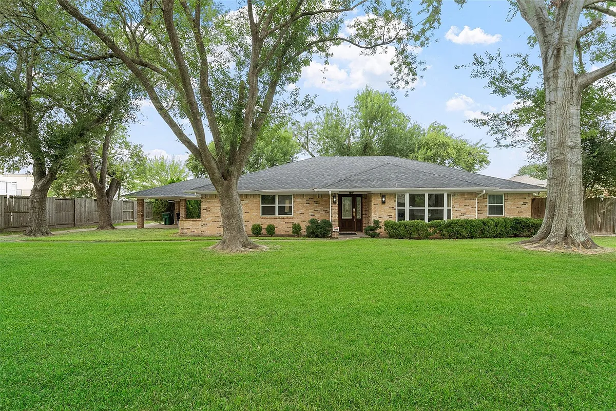 Photo 1 of 28 - 14702 Westway Ln - Houston, TX Primary Photo - 14702 Westway Ln
