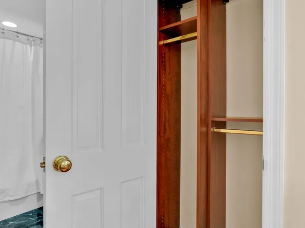 45 Sutton Place South image 20 of 35