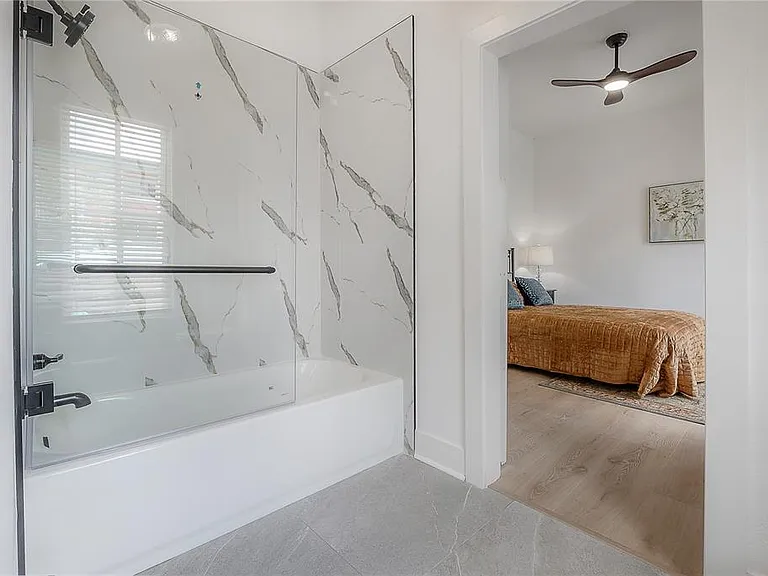 408 E Amelia Ave — Photo 21