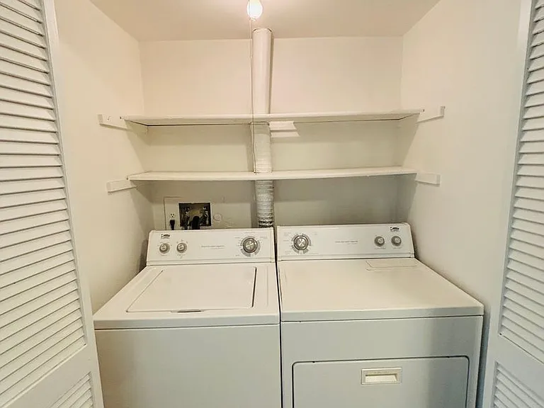 323 Shenandoah Cir — Photo 16