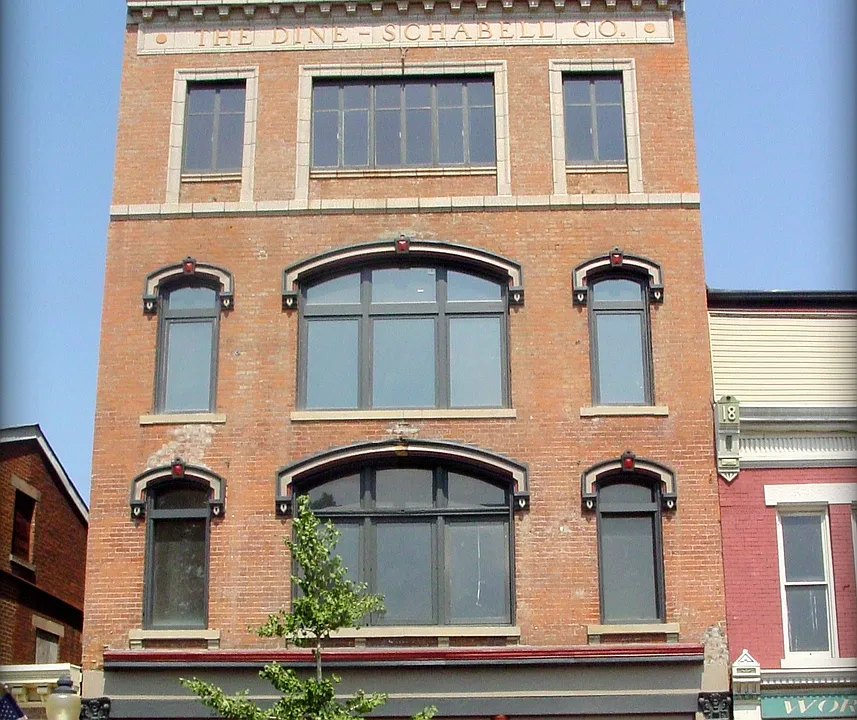 913 Monmouth St #4B