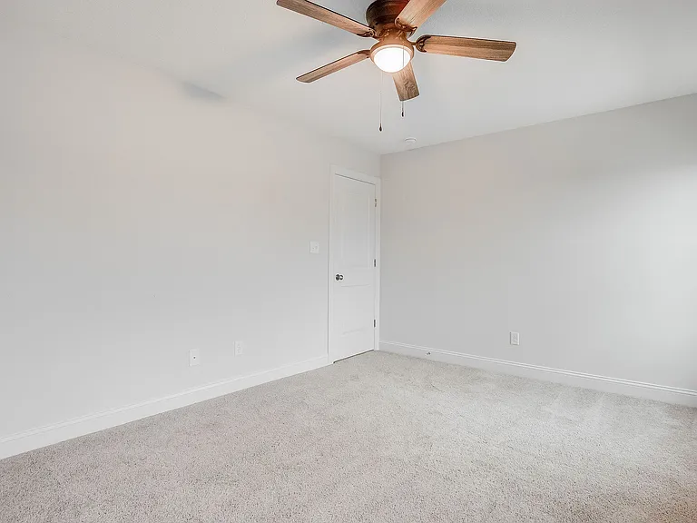 917 Uplands Ln — Photo 26