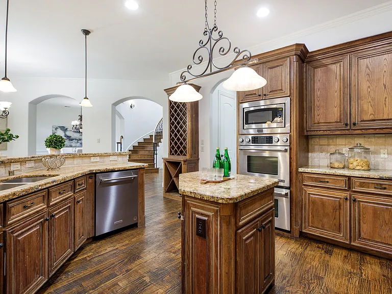 3606 S Versailles Ave — Photo 13