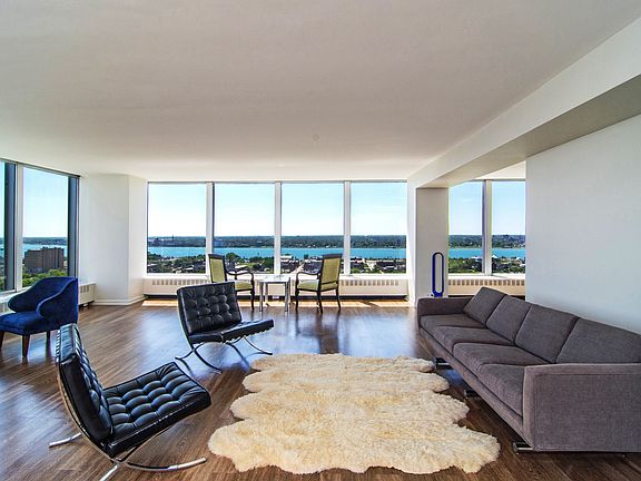 Living room - three bedroom apartment