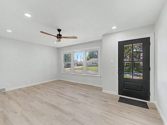 5th image of 5024 Graham Ave