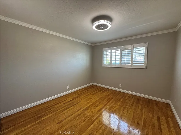 4037 S Ellesford Ave — Photo 29