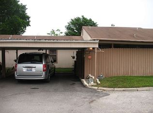 1051 Country Club Dr APT 10, Seguin, TX 78155