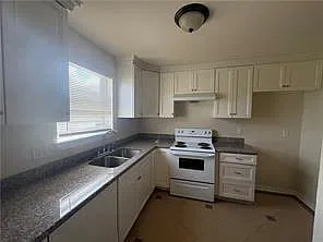 3 bed, 2.5 bath, 1480 sqft, $1,881 — Photo 2