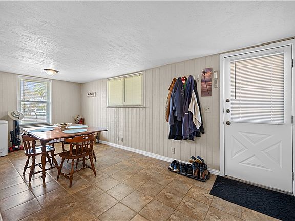2nd image of 464 Sunset Dr