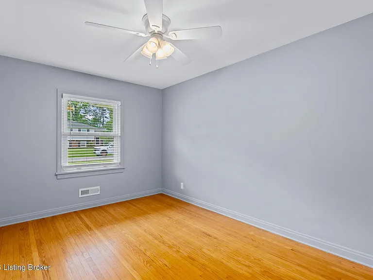 519 Leyton Ave — Photo 23