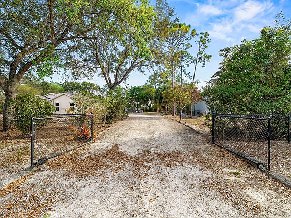 2nd image of 18098 93rd Road N