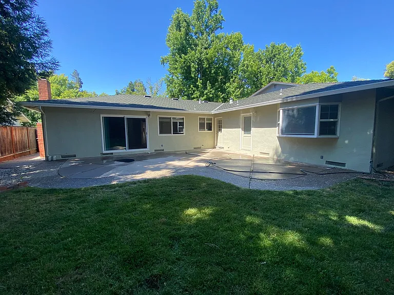 4653 Del Valle Pkwy — Photo 24