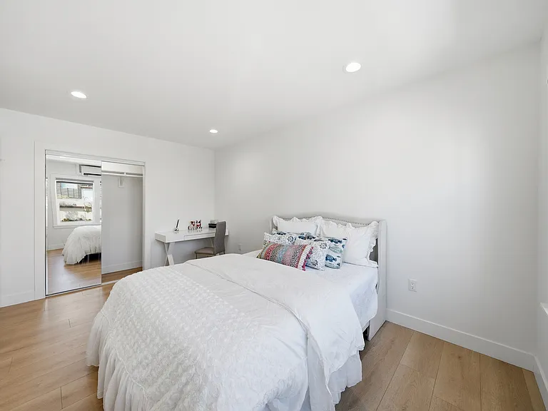 450 S Manhattan Pl #12 — Photo 8