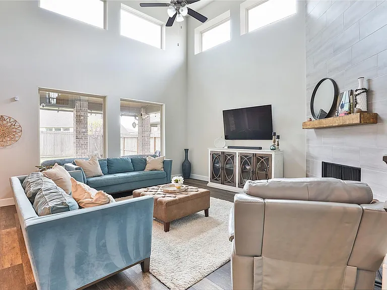 2810 Bluesage Bluff Dr — Photo 15