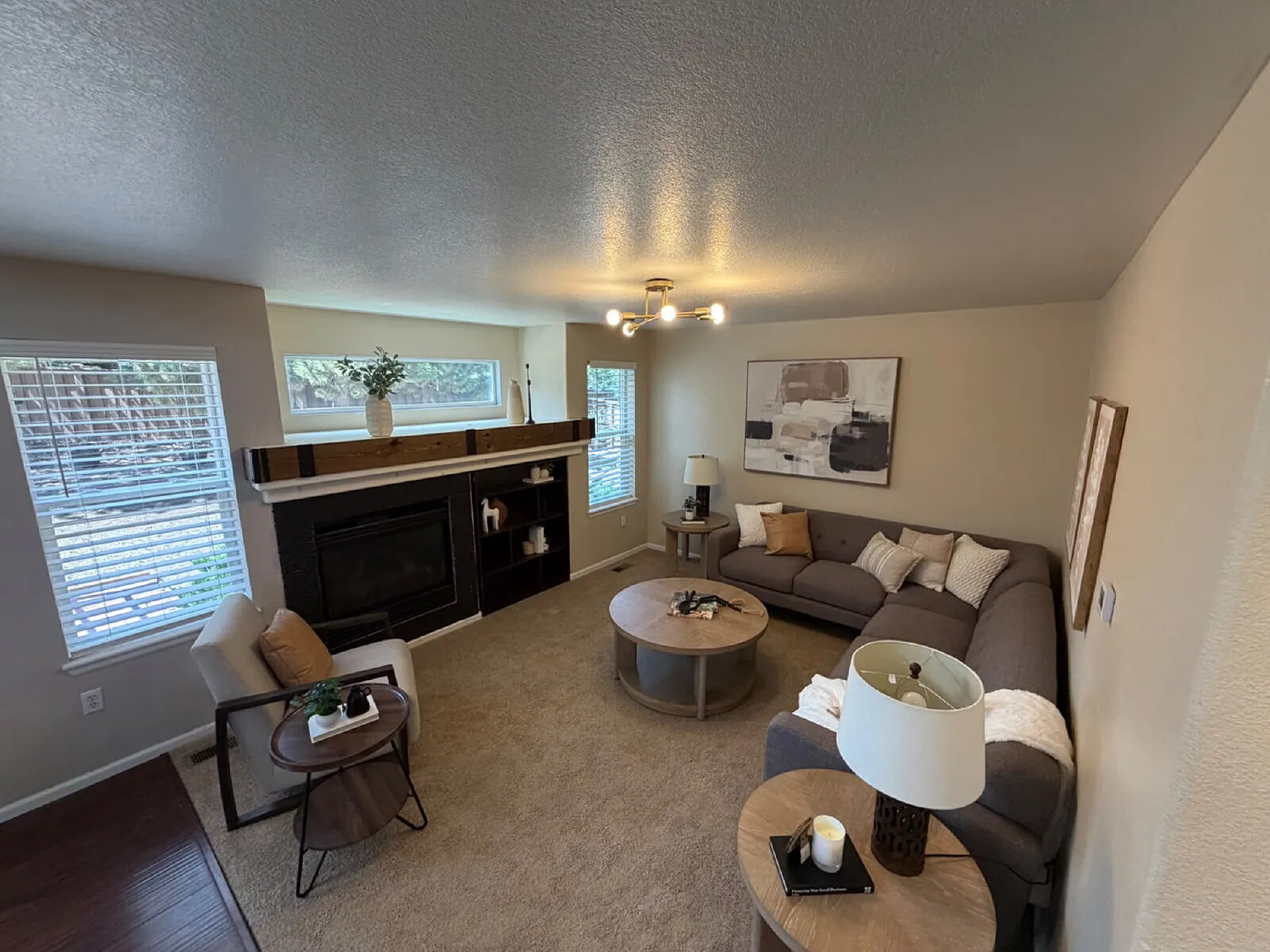 4 bed, 2.5 bath, 1532 sqft, $3,195 — Photo 2