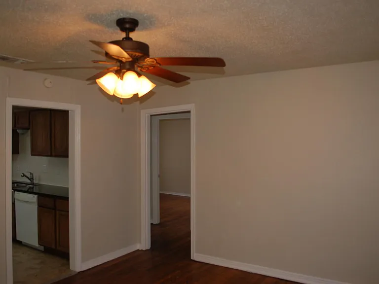 505 Pemberton Dr — Photo 6