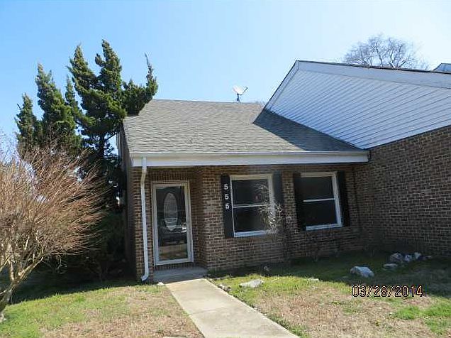 1st image of 555 Lanier Cres