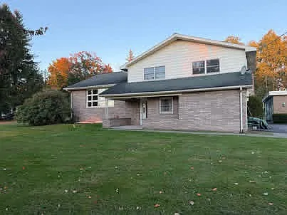 3 Bedroom, 2 1/2 Bath — Photo 1