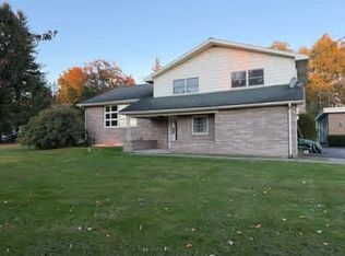818 Griffin Pond Rd, Clarks Summit, PA 18411
