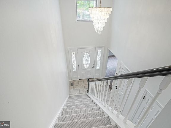 3rd image of 18 Brearly Dr