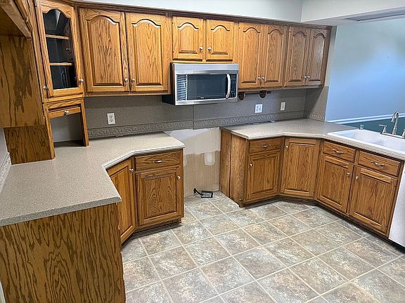 4th image of 2131 Southwest Dr