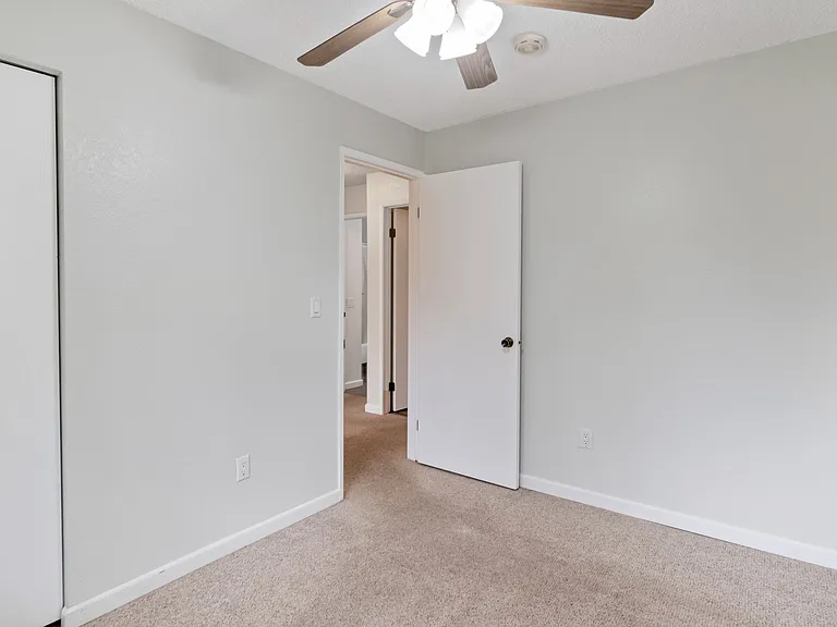 1132 S 22nd Ct — Photo 10