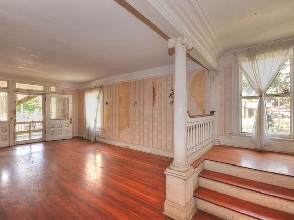 4th image of 326 S Hyde Park Ave