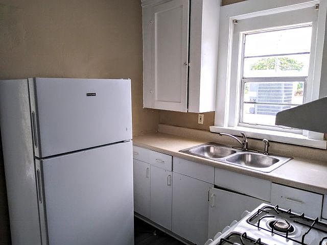 2nd image of 225 N M St #2